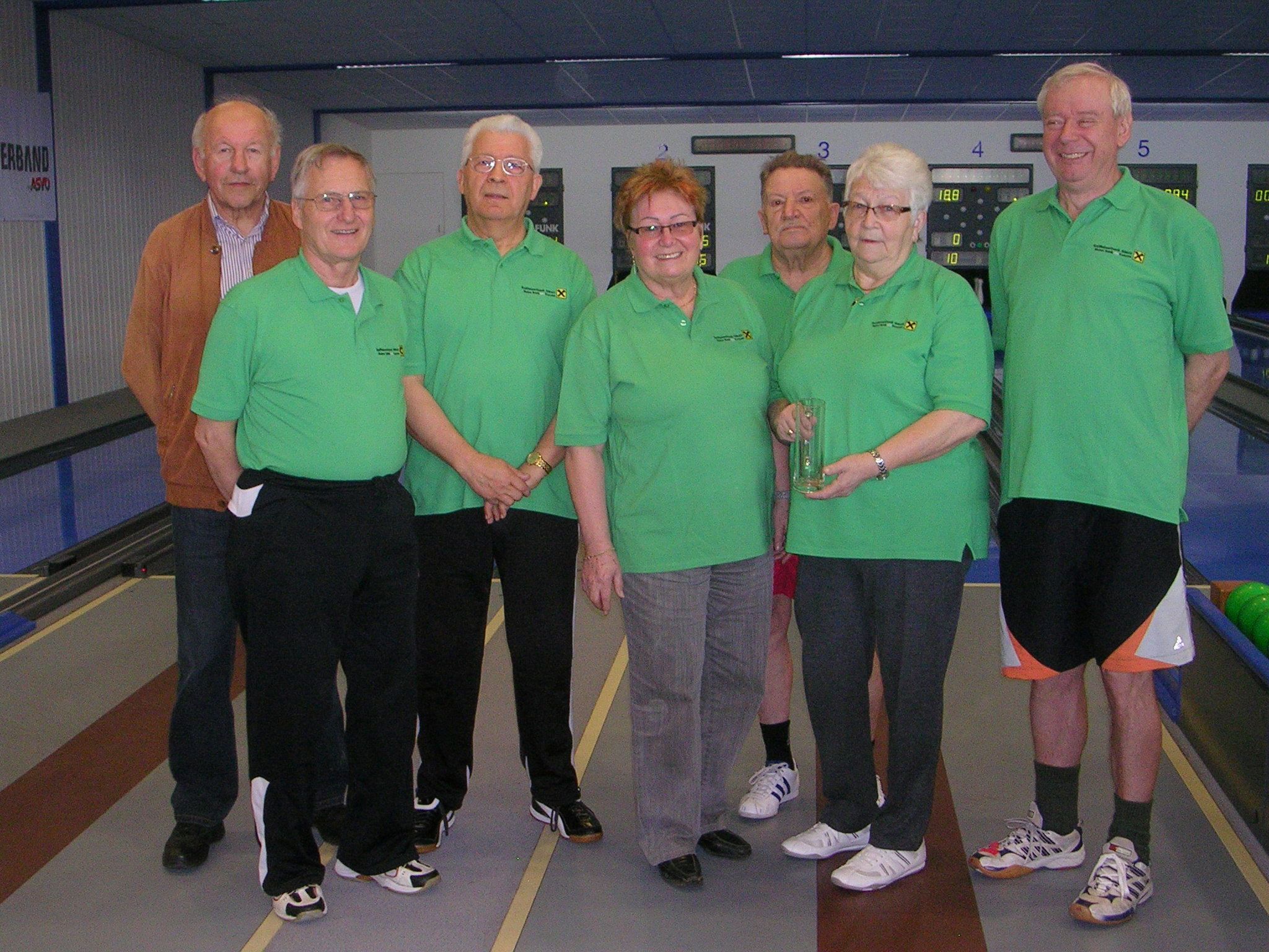 v.l.r.Obmann W.Amann, H.Egle, R.Pappalardo, B.Broger, Coach E.Gasser, J.Müller, A.Nägle. v.l.r.Obmann W.Amann, H.Egle, R.Pappalardo, B.Broger, Coach E.Gasser, J.Müller, A.Nägle.