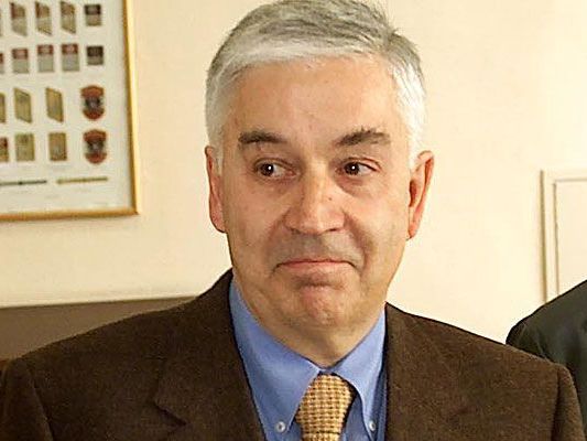 Der ehemalige Finanzminister Franz Löschnak gehören 26 Prozent der Alizee-Bank. Der ehemalige Finanzminister Franz Löschnak gehören 26 Prozent der Alizee-Bank.