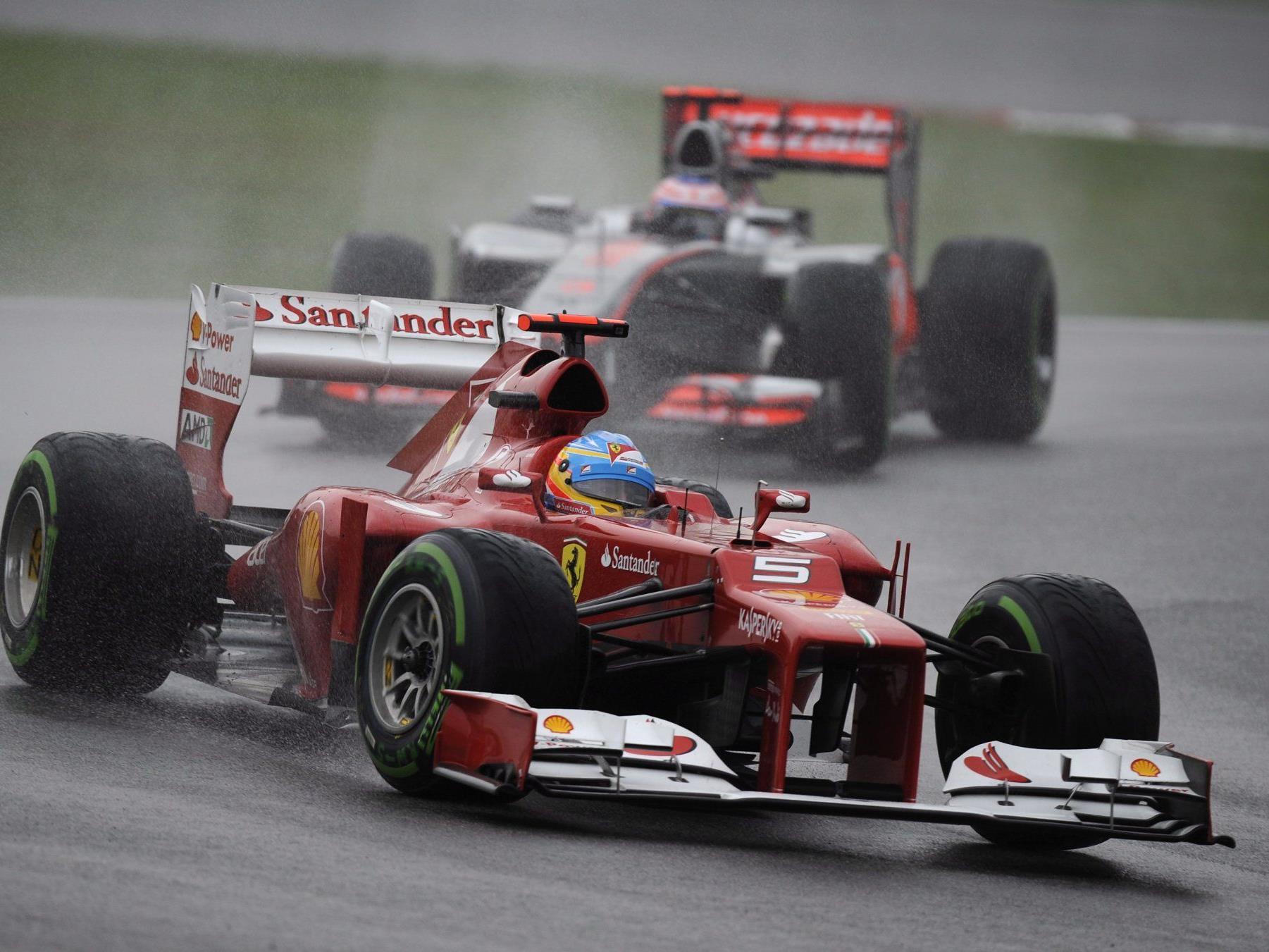 Alonso - Triumph in der Wasserschlacht von Malaysia.