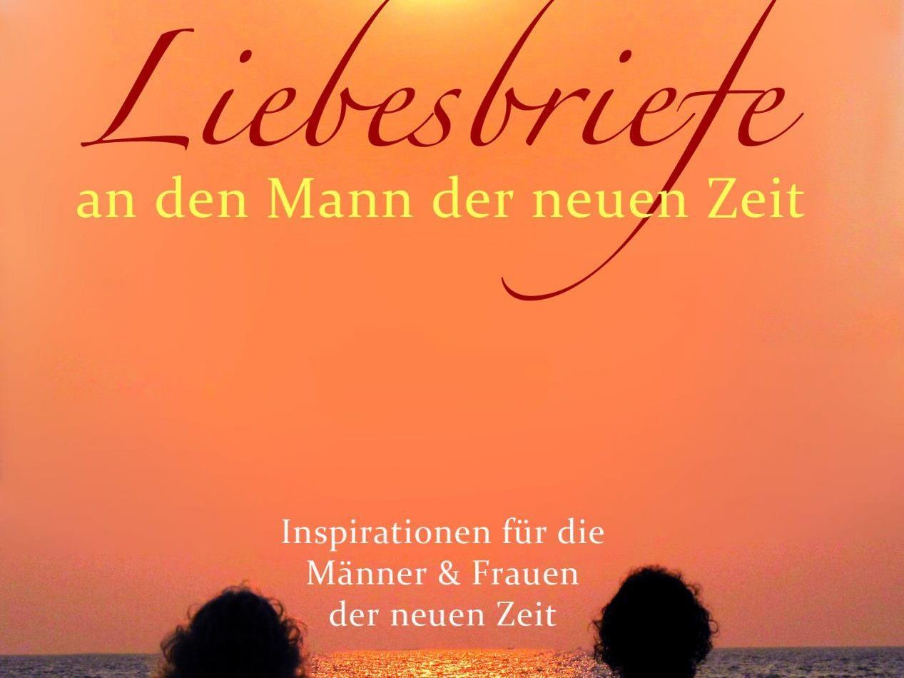 Christiana Mandakini Jacobsen präsentiert ihr erstes Buch “Liebesbriefe an den Mann der neuen Zeit”.