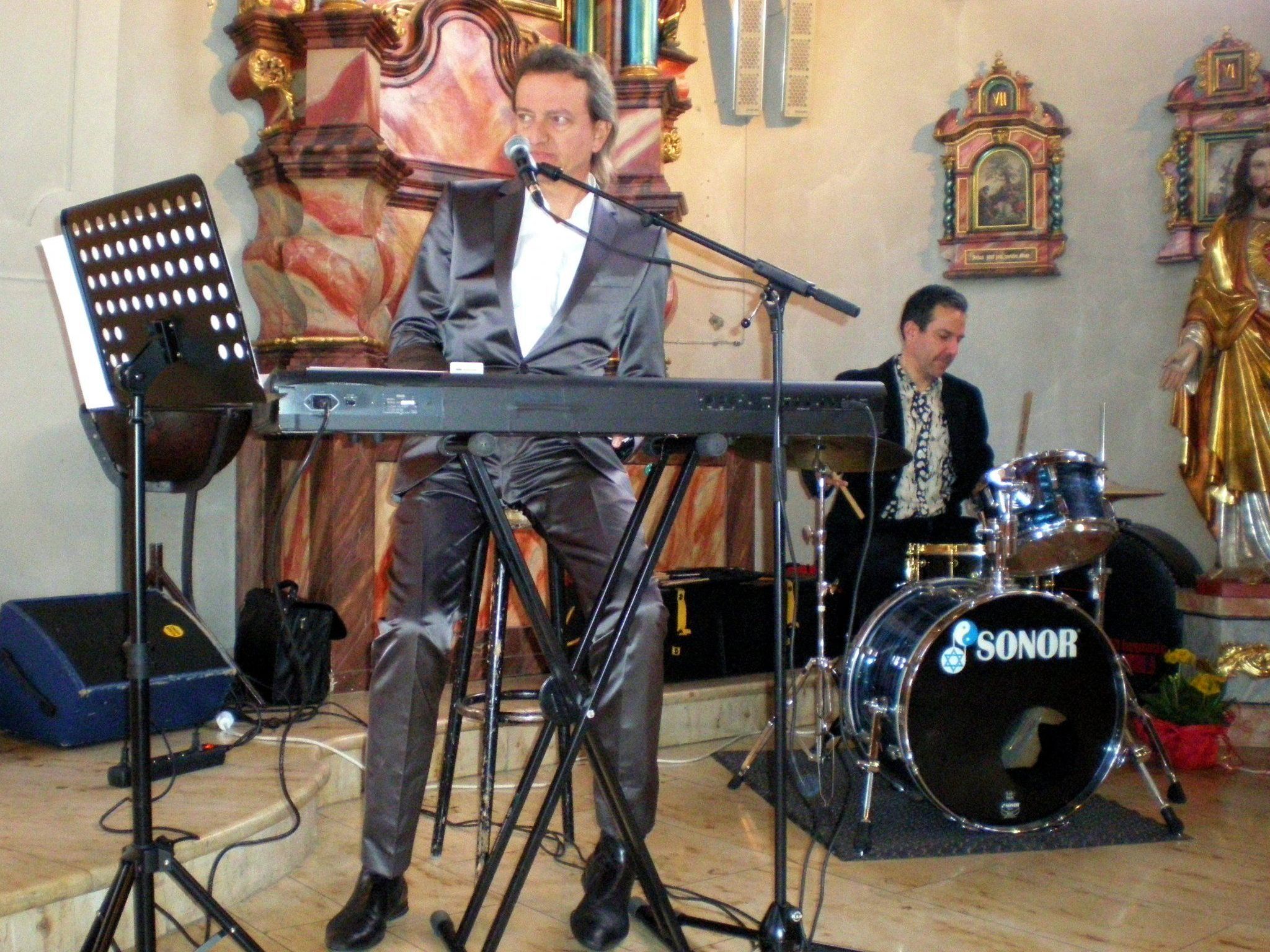 Rhythmische Gospelmesse mit Markus Linder Rhythmische Gospelmesse mit Markus Linder