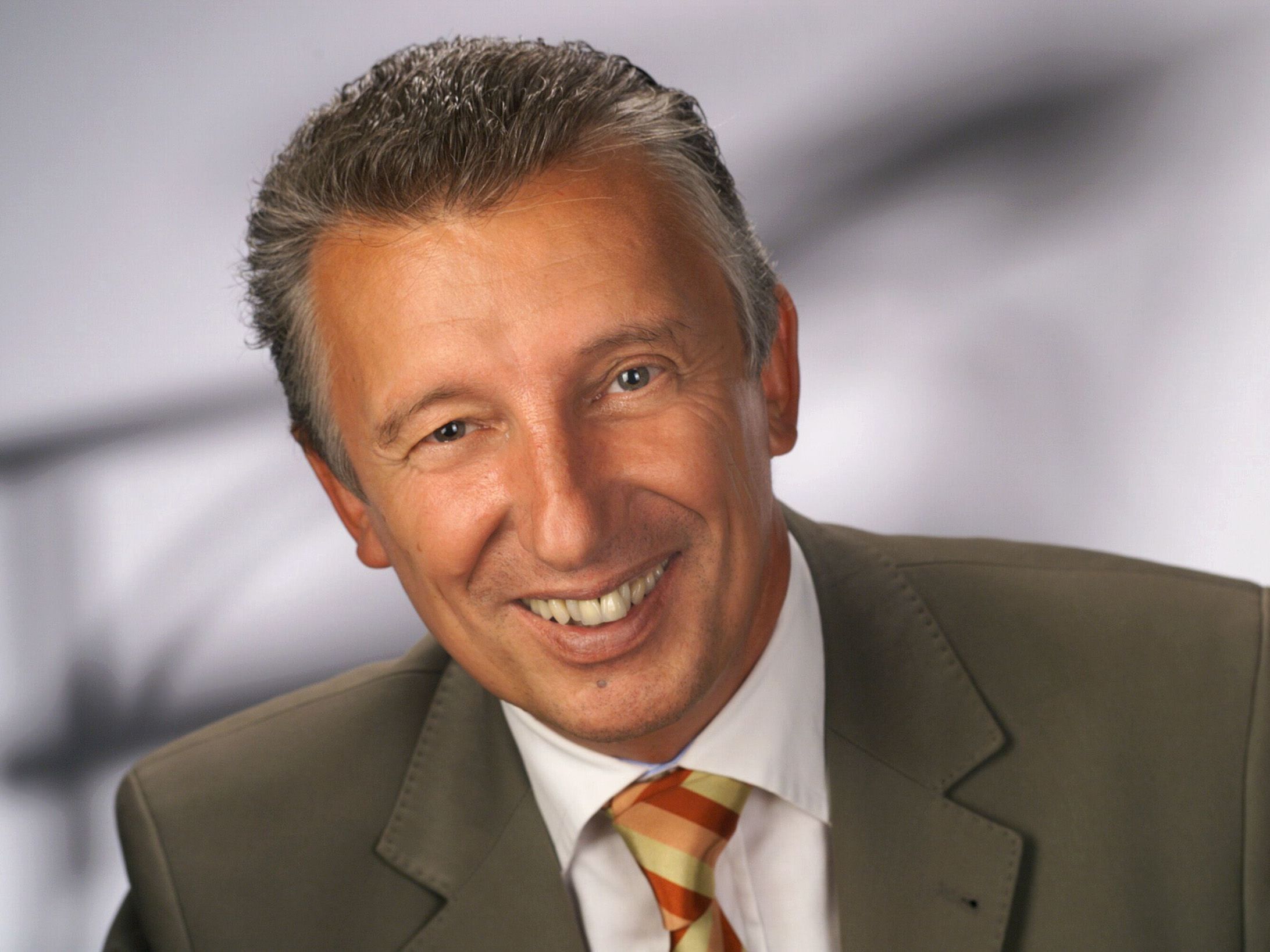 Bürgermeister Helmut Mödlhammer Präsident des Österreichischen Gemeindebundes Bürgermeister Helmut Mödlhammer Präsident des Österreichischen Gemeindebundes