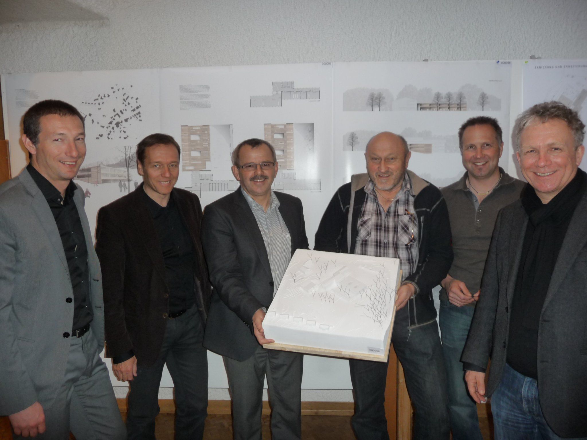 Jury: Arch. Reiter, Dietrich, Bgm. Haid, GR Leitgeb, Vize-Bgm. Bischof, Arch. Günster. Jury: Arch. Reiter, Dietrich, Bgm. Haid, GR Leitgeb, Vize-Bgm. Bischof, Arch. Günster.