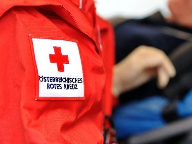 Der 56-Jährige schwebt in Lebensgefahr. Der 56-Jährige schwebt in Lebensgefahr.