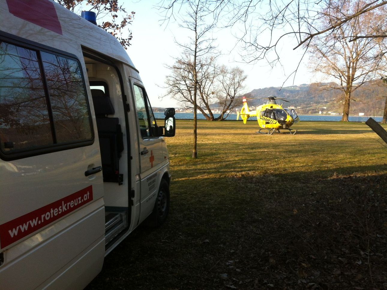 Der Taucher wurde nach dem Unfall vom C8 an Land abgeholt.