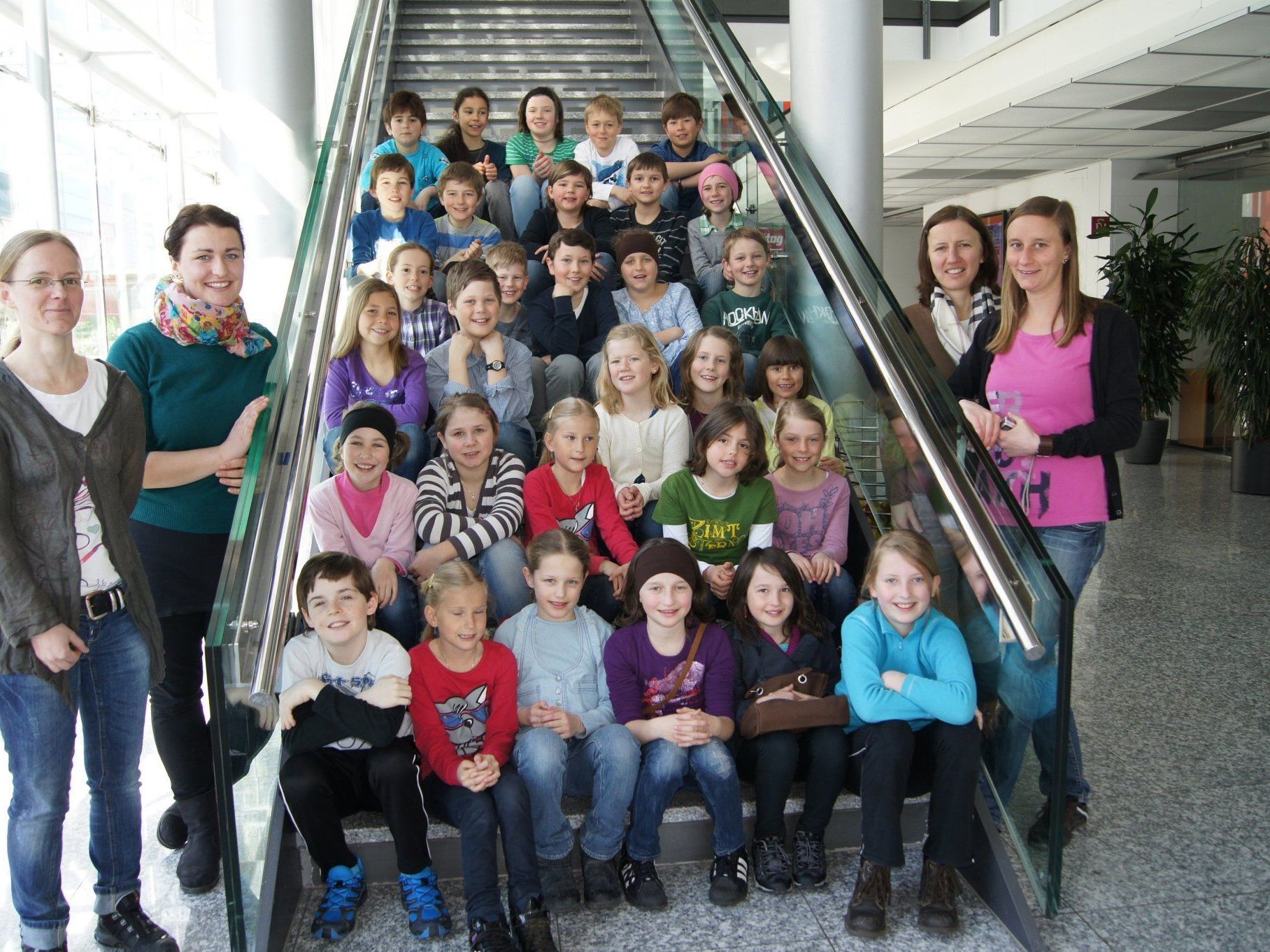 Die Schüler der 3. und 4. Schulstufe der VS Bizau beim Besuch im VMH. Die Schüler der 3. und 4. Schulstufe der VS Bizau beim Besuch im VMH.