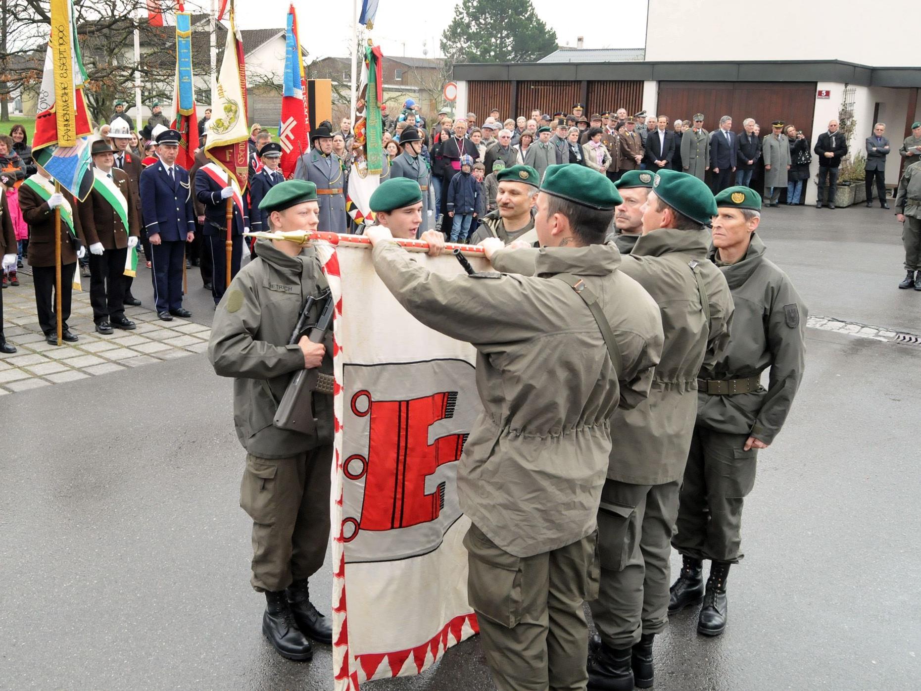 Feierliche Angelobung der 45 Vorarlberger Rekruten auf dem Schulplatz in Fußach
