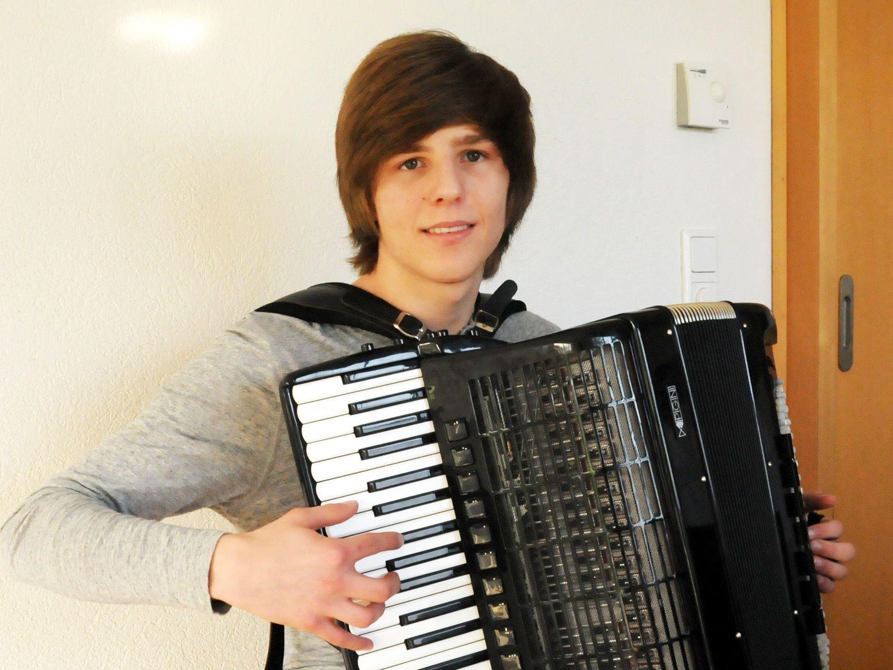 Gymnasium, Konservatorium und täglich 2 bis 3 Stunden üben: Damian Keller (16) aus Fußach