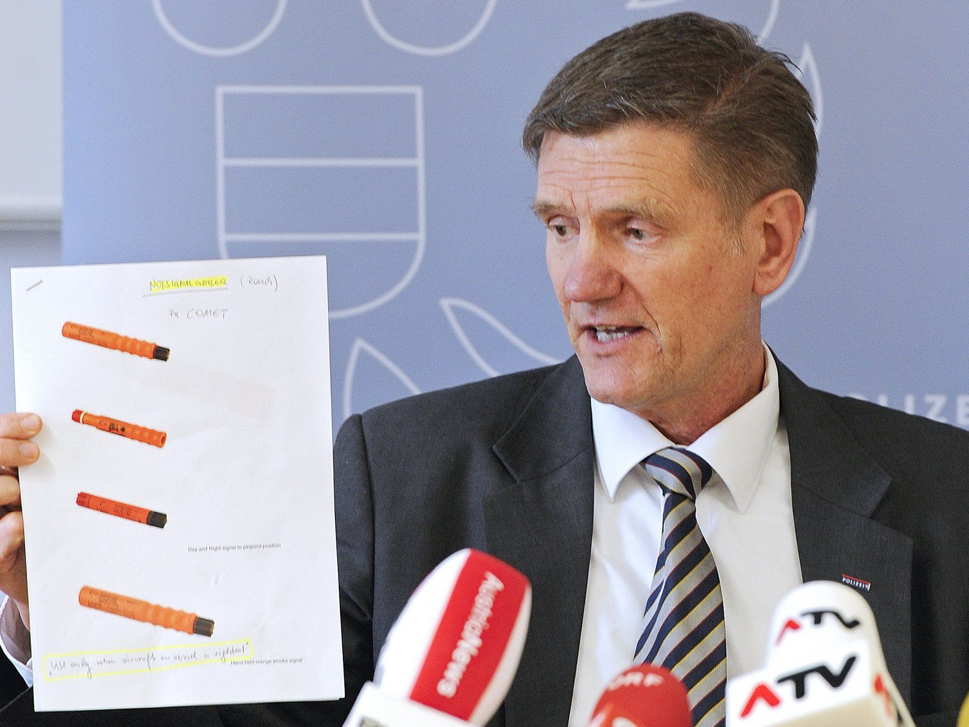 Christoph Hundertpfund (Landespolizeikommando Tirol) während einer PK nach einem Leichenfund in Wiesing in Tirol. Christoph Hundertpfund (Landespolizeikommando Tirol) während einer PK nach einem Leichenfund in Wiesing in Tirol.