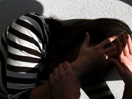 Die 13-Jährige wurde auf ihrem Heimweg in Hietzing von der Mädchenbande überfallen. Die 13-Jährige wurde auf ihrem Heimweg in Hietzing von der Mädchenbande überfallen.