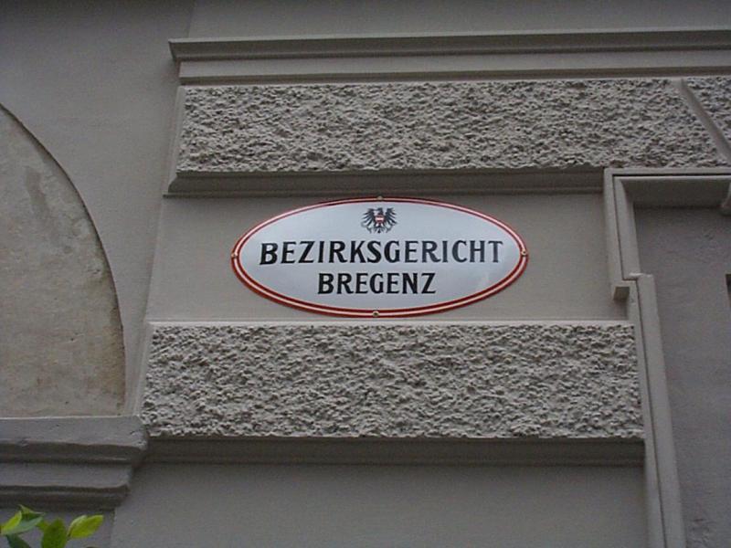 Gestern begann am Bezirksgericht Bregenz ein Erbprozess, den elf Verwandte gegen Mutter und Tante von Landesgerichts-Vizepräsidentin Kornelia Ratz führen