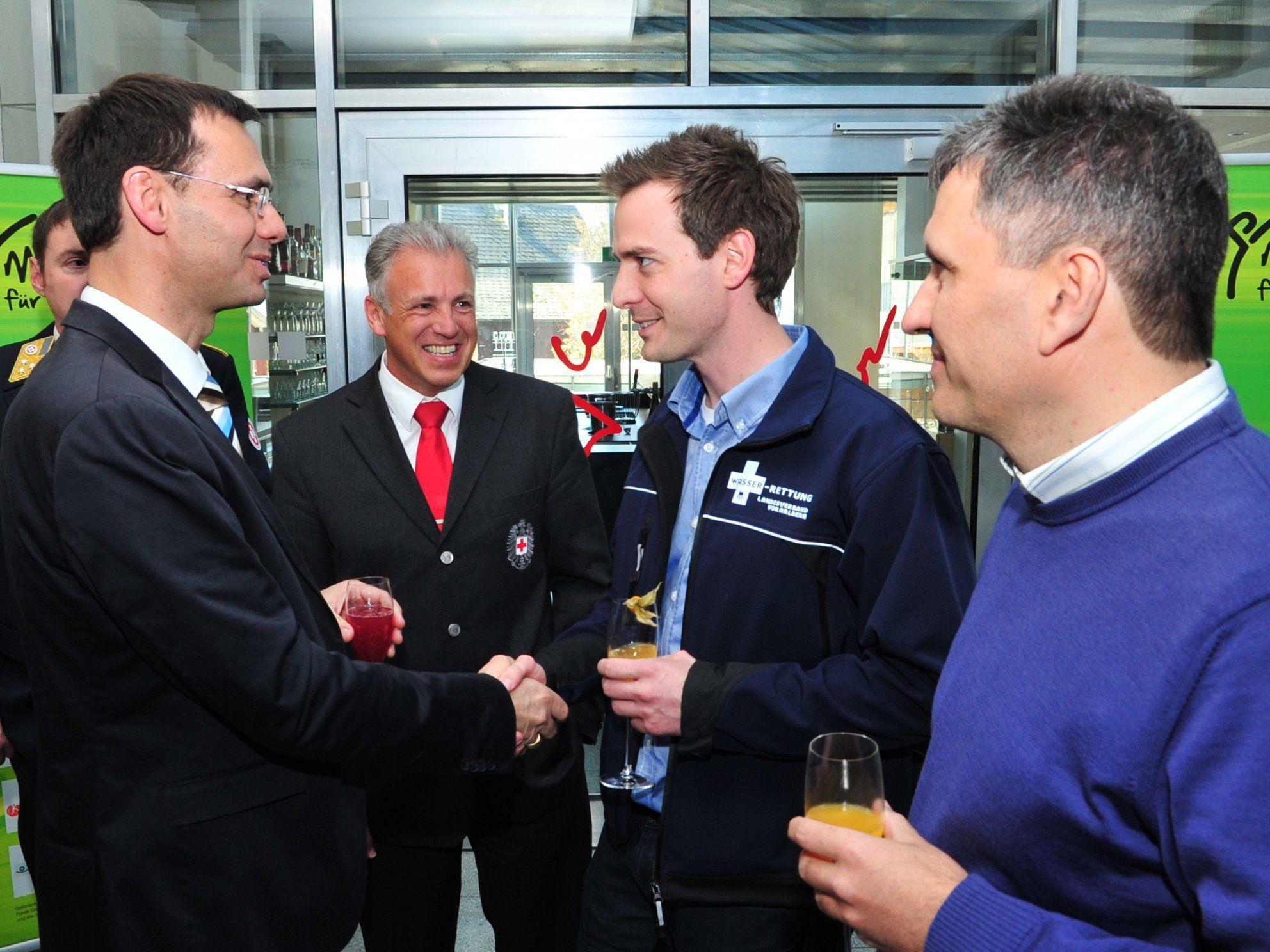 LH Wallner nützte das Treffen zum gegenseitigen Kennenlernen und für Gespräche in lockerer Atmosphäre LH Wallner nützte das Treffen zum gegenseitigen Kennenlernen und für Gespräche in lockerer Atmosphäre