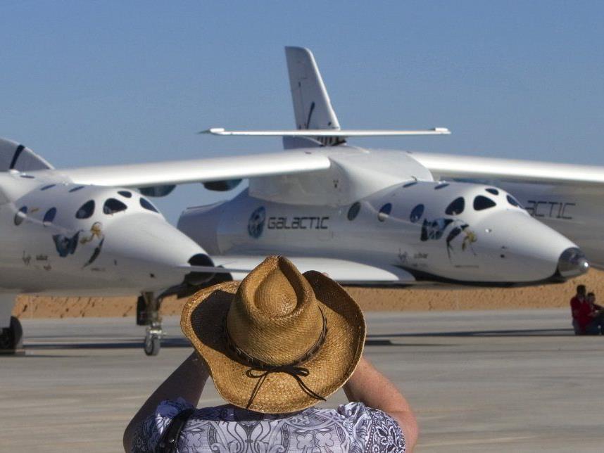 Das Raumflugzeug "White Knight Two" bietet Platz für sechs Passagiere. Das Raumflugzeug "White Knight Two" bietet Platz für sechs Passagiere.