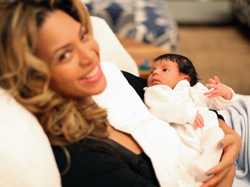 Beyonce mit Töchterchen "Blue Ivy". Beyonce mit Töchterchen "Blue Ivy".