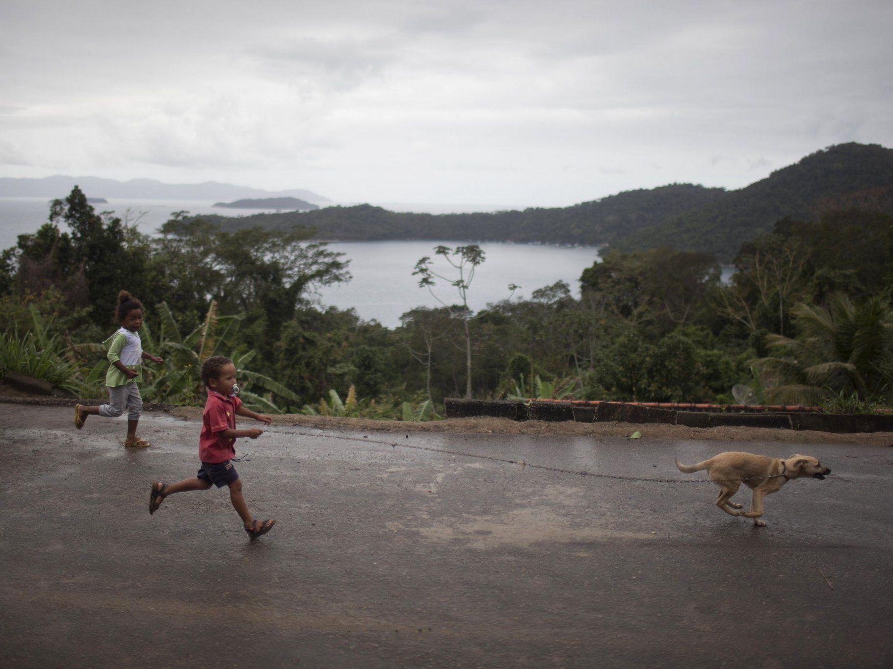 Spielen statt in die Schule gehen: Das ist für Kinder in Vitoria da Conquista nicht mehr so einfach möglich. Spielen statt in die Schule gehen: Das ist für Kinder in Vitoria da Conquista nicht mehr so einfach möglich.