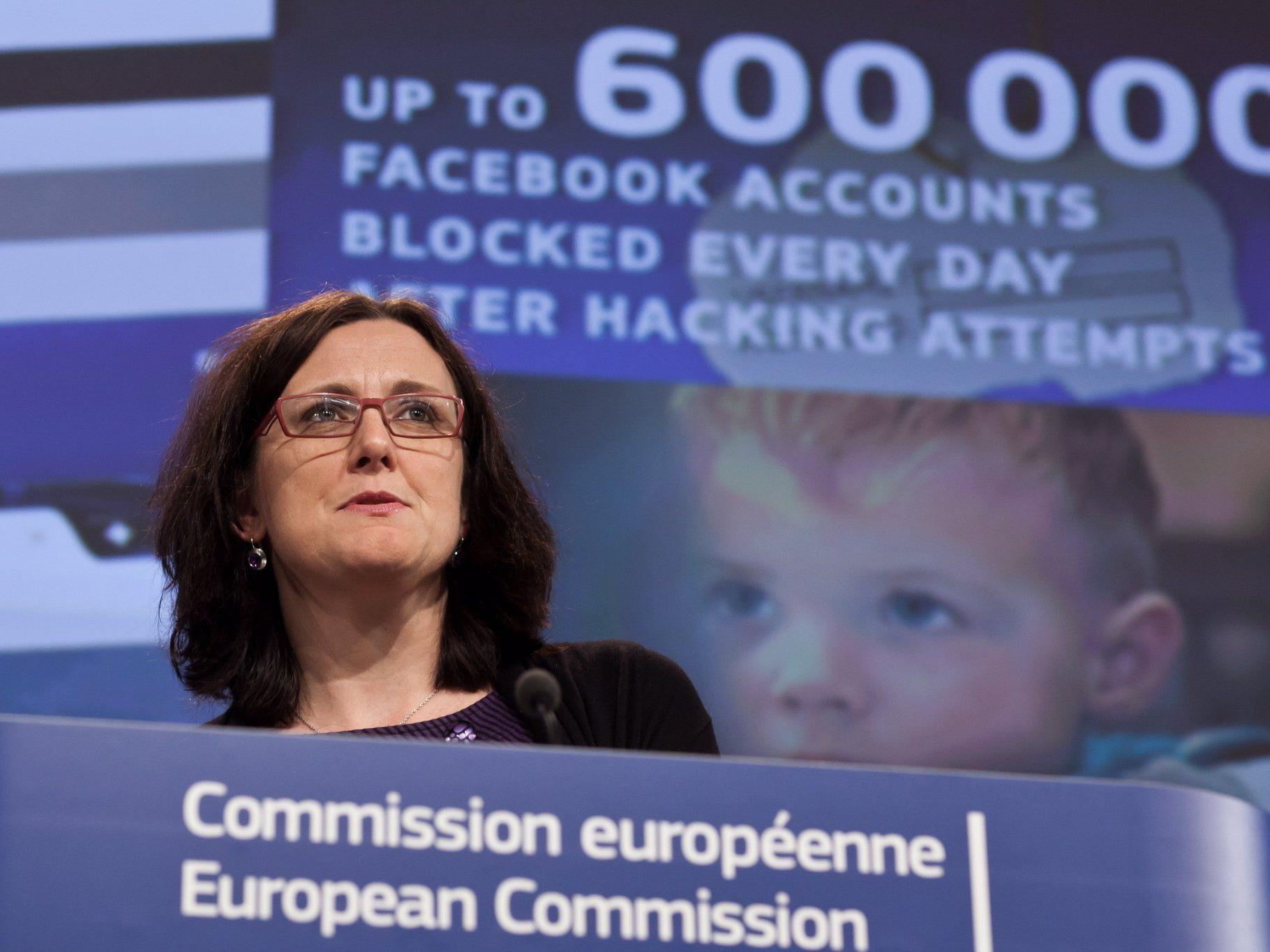 Jeden Tag würden mehr als 600.000 Facebook-Konten nach Hacker-Attacken blockiert, so EU-Kommissarin Cecilia Malmström.