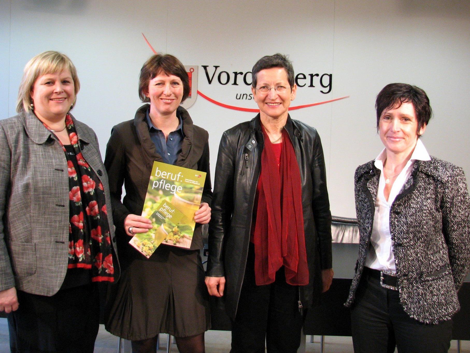 Susanne Andexlinger, FEMAIL-Geschäftsführerin Sabine Kessler, Landesrätin Greti Schmid, Andrea Winder.