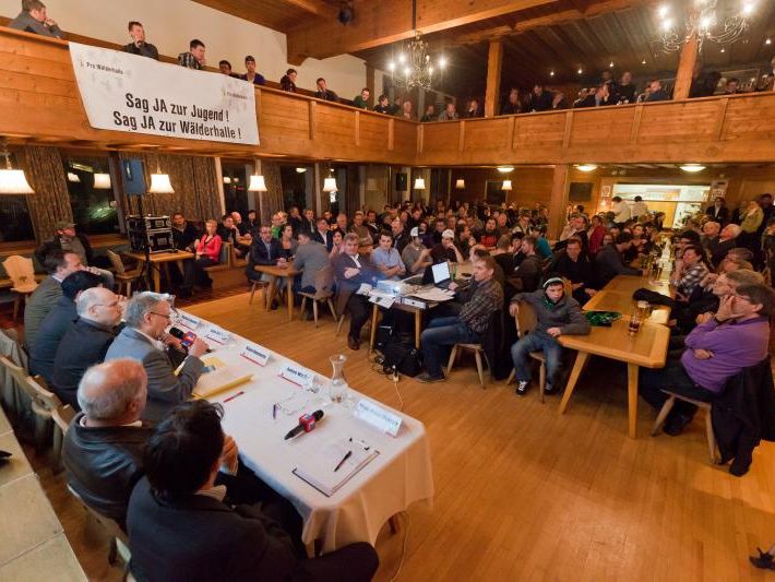 Im Löwensaal wurde eifrig diskutiert bis in die Morgenstunden. Im Löwensaal wurde eifrig diskutiert bis in die Morgenstunden.