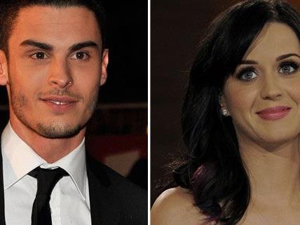 Gerüchte werden offiziell bestätigt: Katy Perry und Baptiste Giabiconi sind ein Paar. Gerüchte werden offiziell bestätigt: Katy Perry und Baptiste Giabiconi sind ein Paar.