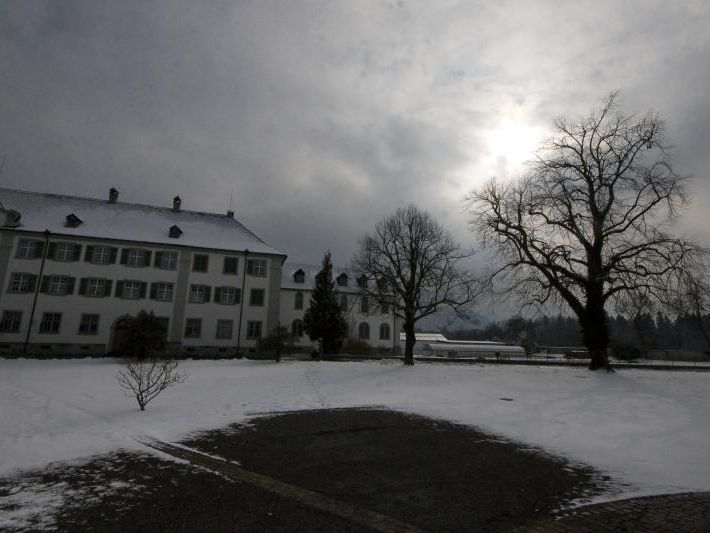 Ehemaliger Internatsschüler verlangt in Zivilgerichtsprozess 135.000 Euro an Schmerzengeld Ehemaliger Internatsschüler verlangt in Zivilgerichtsprozess 135.000 Euro an Schmerzengeld