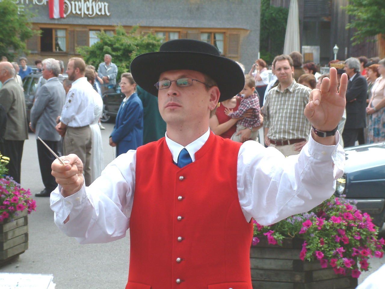 Kapellmeister Wolfgang Bilgeri und seine Musikanten laden zum Frühjahrskonzert. Kapellmeister Wolfgang Bilgeri und seine Musikanten laden zum Frühjahrskonzert.