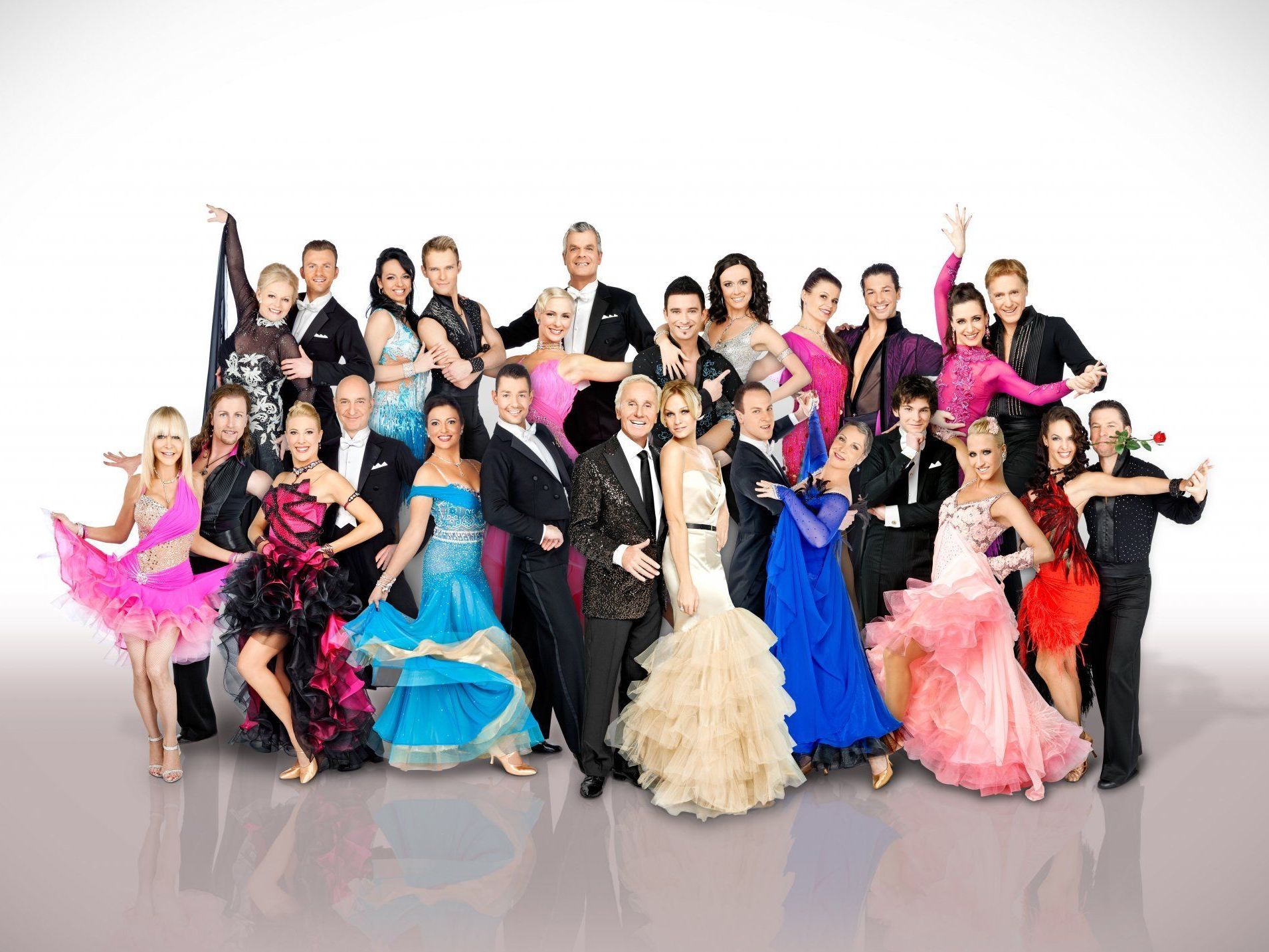 Alle Roben der Dancing Stars auf einen Blick! Alle Roben der Dancing Stars auf einen Blick!