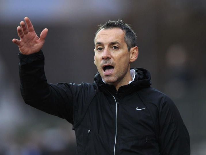 Mladen Posavec freut sich auf den ersten Auftritt seiner Elf auf Naturrasen. Mladen Posavec freut sich auf den ersten Auftritt seiner Elf auf Naturrasen.