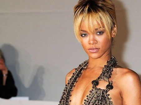 Zwischen Rihanna und Ashton Kutcher soll sich eine Beziehung anbahnen. Zwischen Rihanna und Ashton Kutcher soll sich eine Beziehung anbahnen.