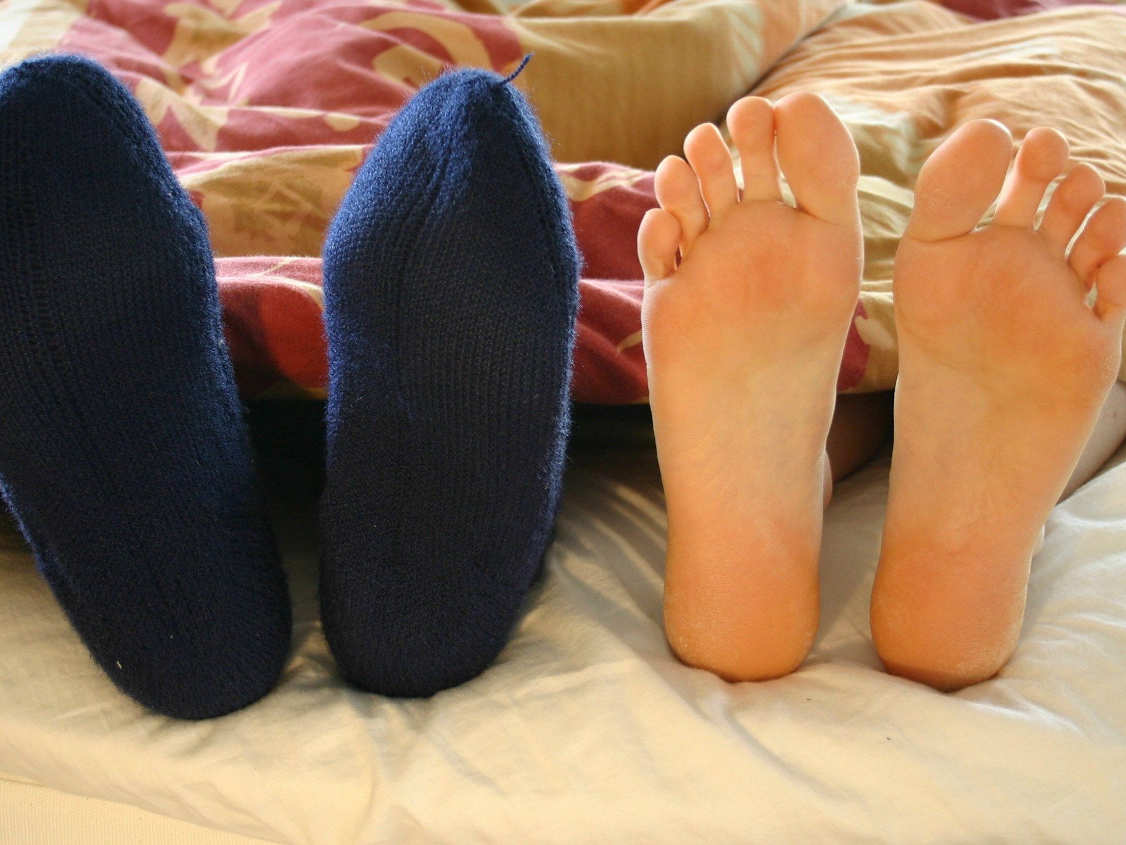 Ein durchschnittlicher Erwachsener braucht täglich zwischen sechs und neun Stunden Schlaf. Ein durchschnittlicher Erwachsener braucht täglich zwischen sechs und neun Stunden Schlaf.