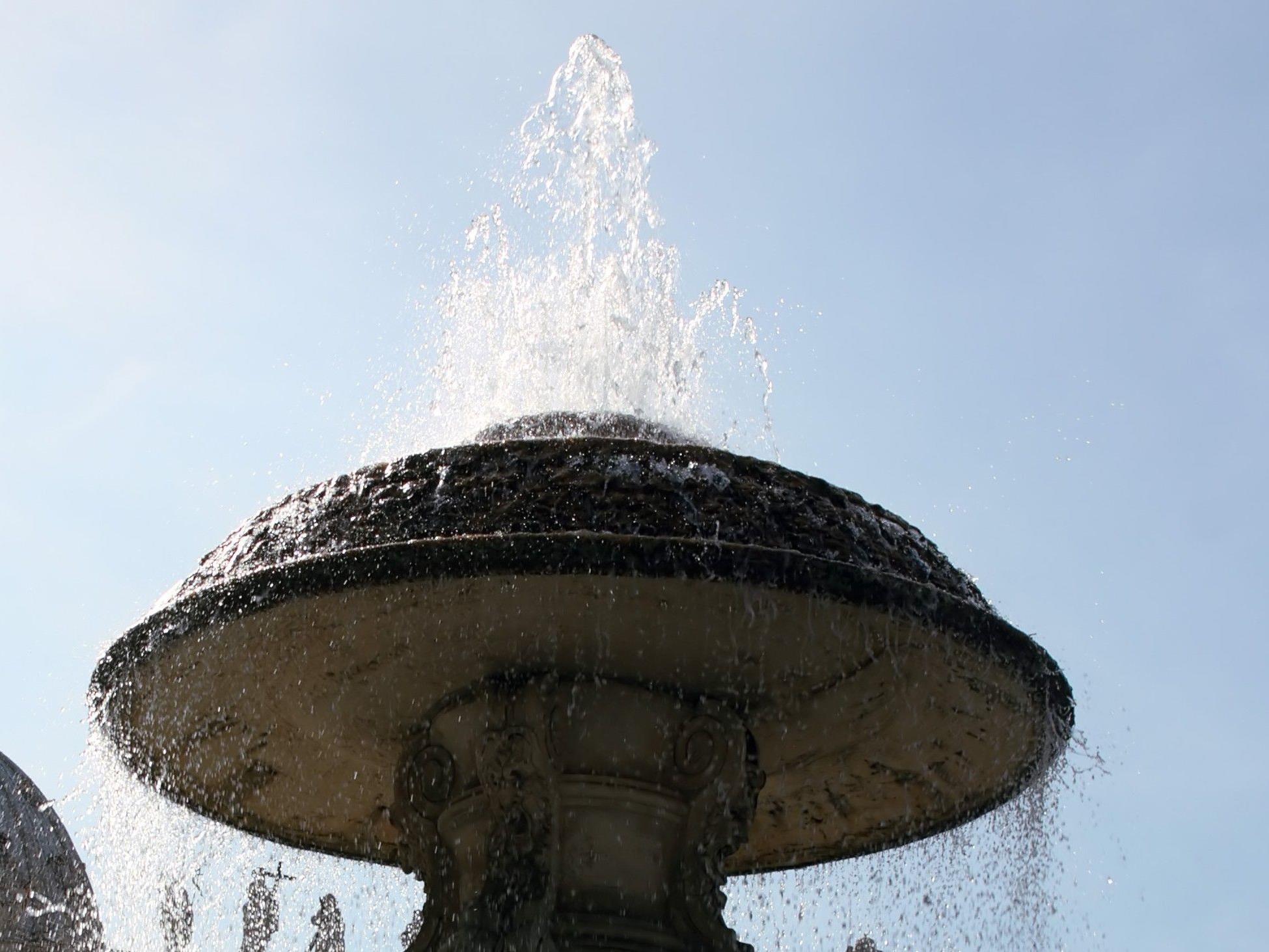 Ein Springbrunnen mit Alkohol soll den Tourismus ankurbeln.