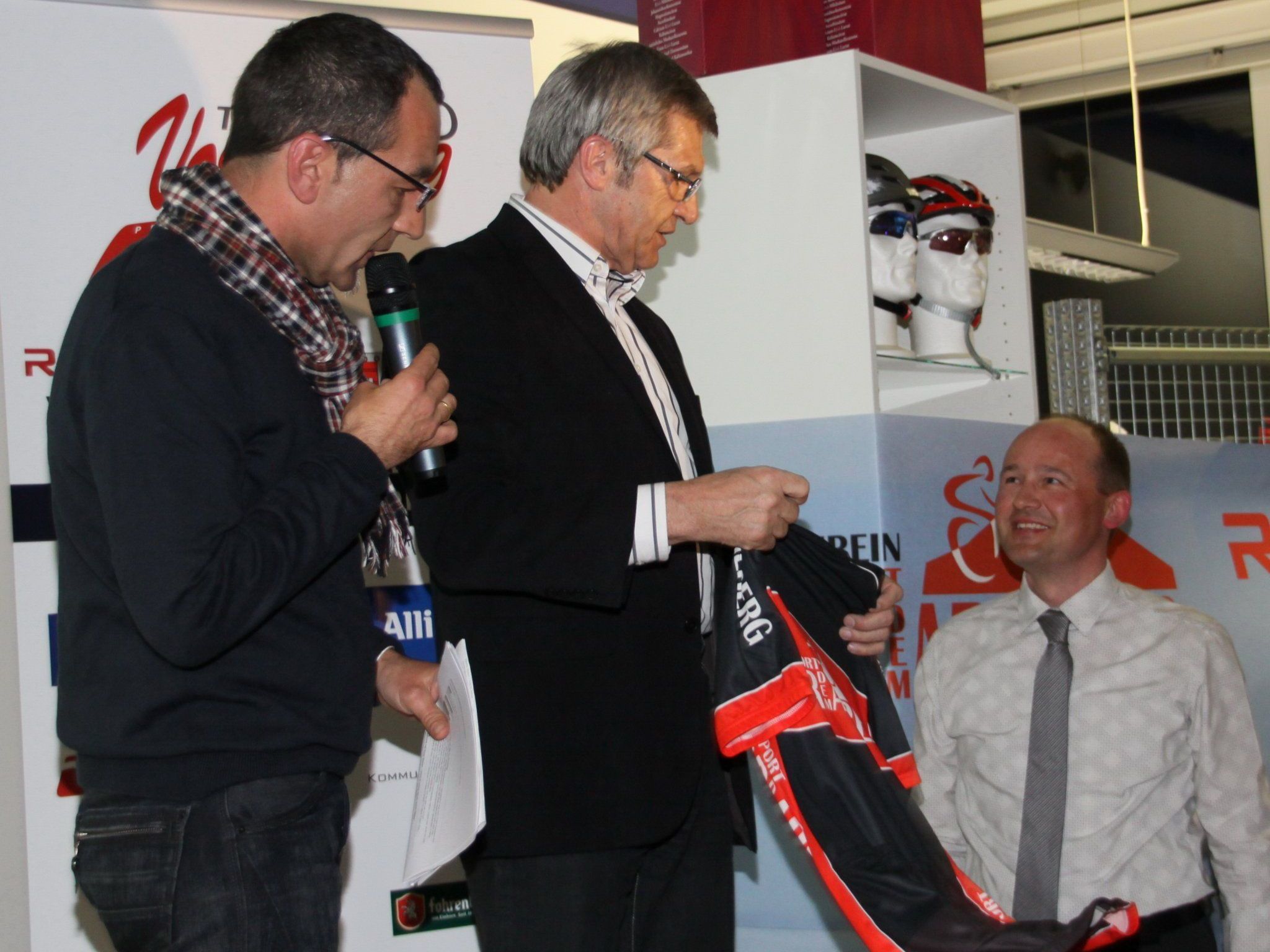 Team Vorarlberg Manager Thomas Kofler steht auf der Dornbirner Frühjahrsmesse Rede und Antwort. Team Vorarlberg Manager Thomas Kofler steht auf der Dornbirner Frühjahrsmesse Rede und Antwort.