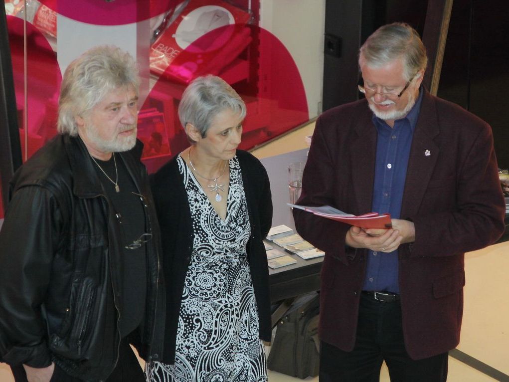 Ehepaar Gisela und Herbert Kuzel mit Verbandspräsident Herbert Gmeiner im Smalltalk. Ehepaar Gisela und Herbert Kuzel mit Verbandspräsident Herbert Gmeiner im Smalltalk.