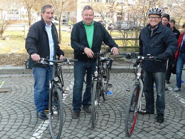 Die Bürgermeister Josef Mathis, Karl Wutschitz und Norbert Mähr waren mit vollem Einsatz dabei! Die Bürgermeister Josef Mathis, Karl Wutschitz und Norbert Mähr waren mit vollem Einsatz dabei!