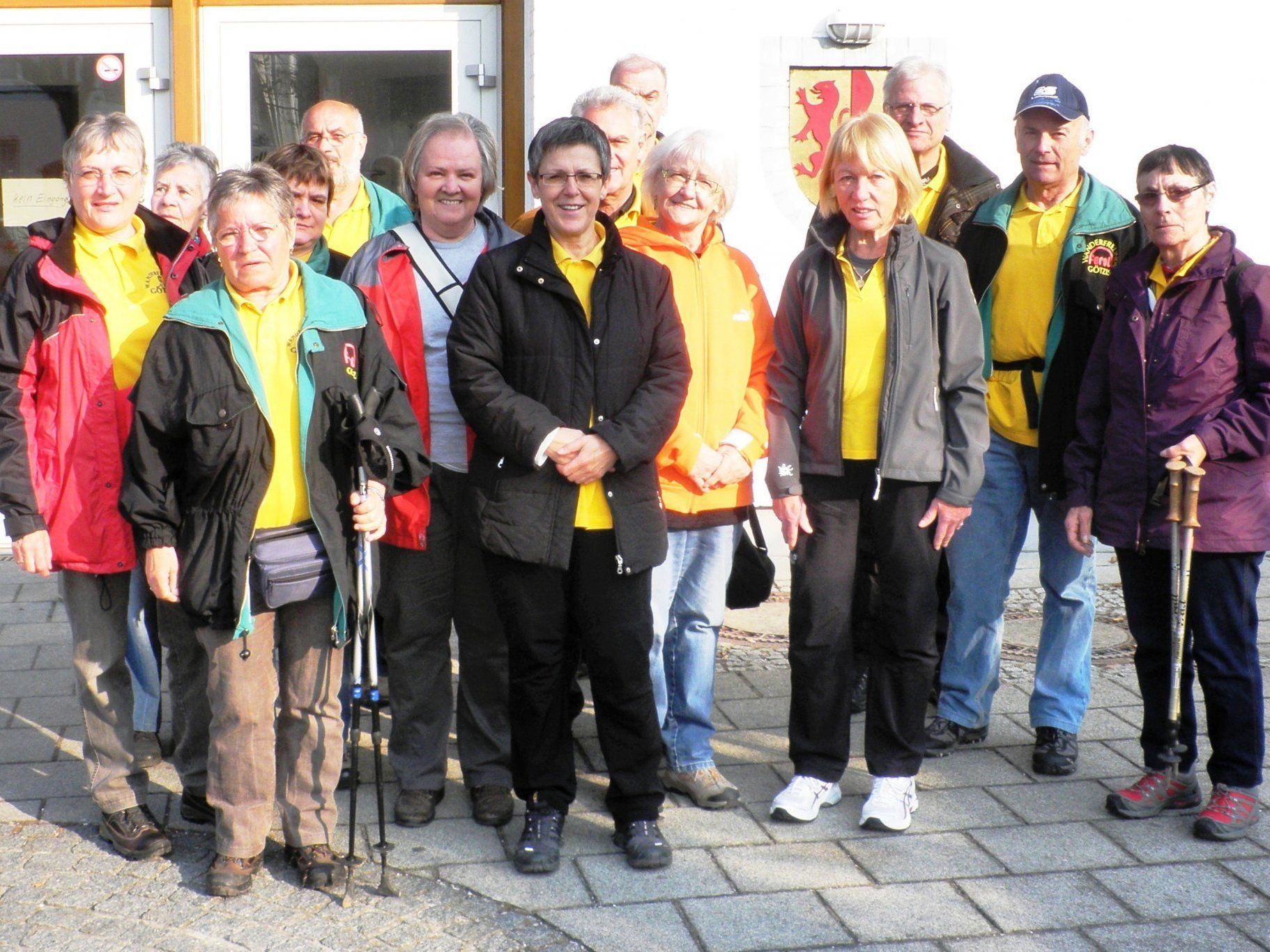 Einige der Götzner Wanderer vor dem Losmarschieren Einige der Götzner Wanderer vor dem Losmarschieren