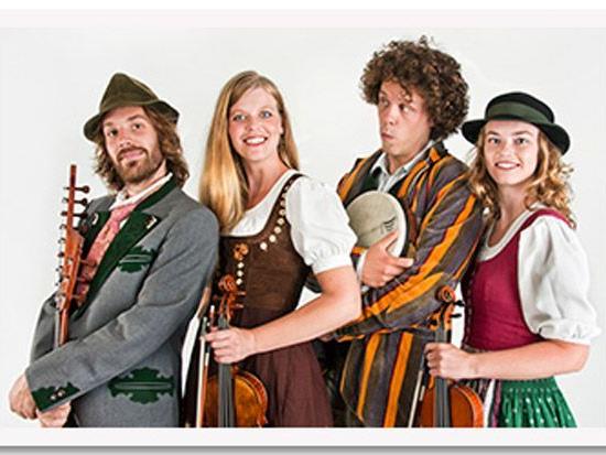 Die Gruppe „Spafudla“ aus Graz, vier leidenschaftliche Musikerinnen und Musiker, musizieren beim St. Cornelifestder Volksmusik beheimatet sind