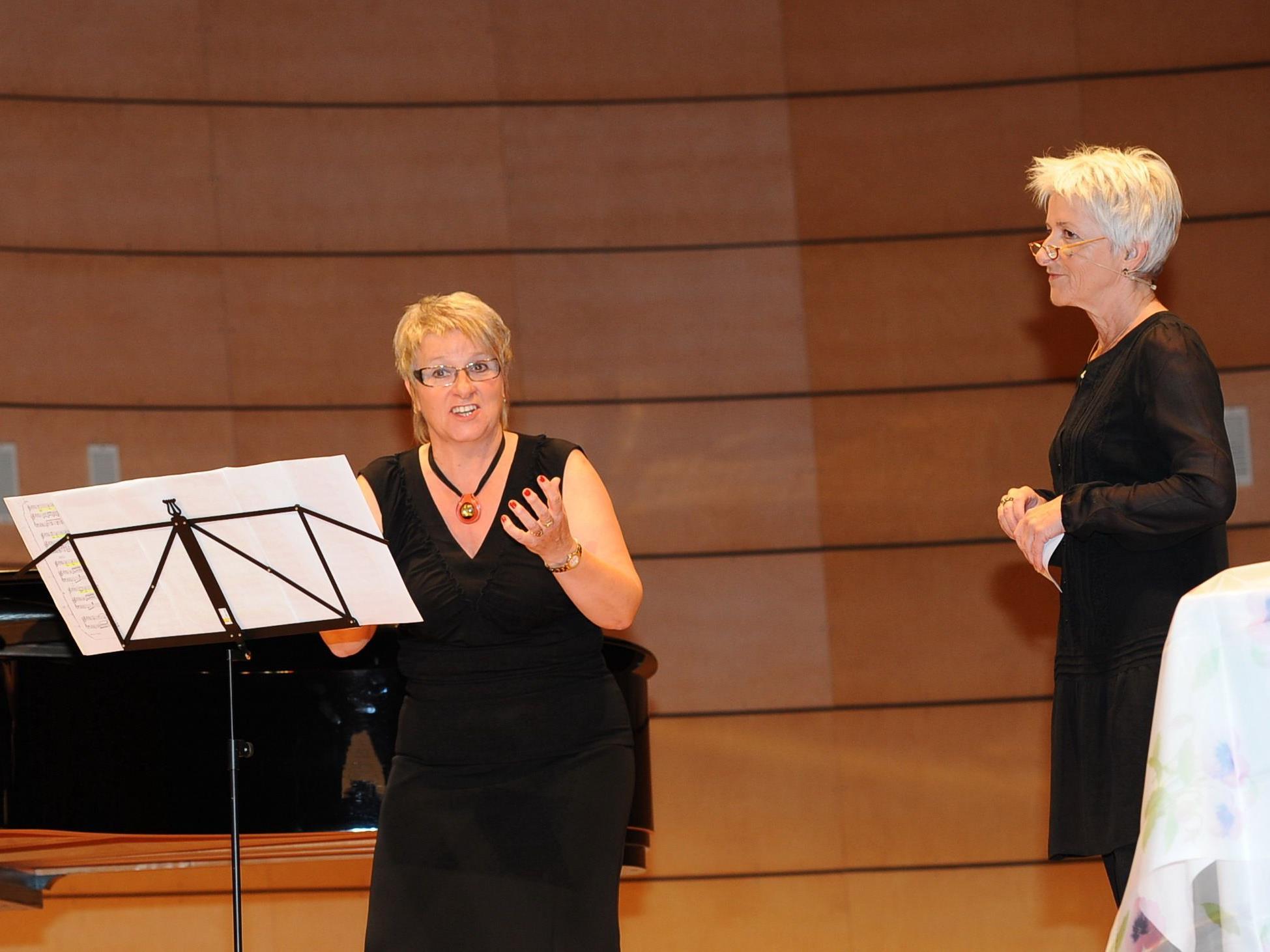 Gemeinsam mit Bernarda Gisinger (r.) gestaltet Aletha Prantl am Sonntag, den 6. Mai, einen Liederabend.