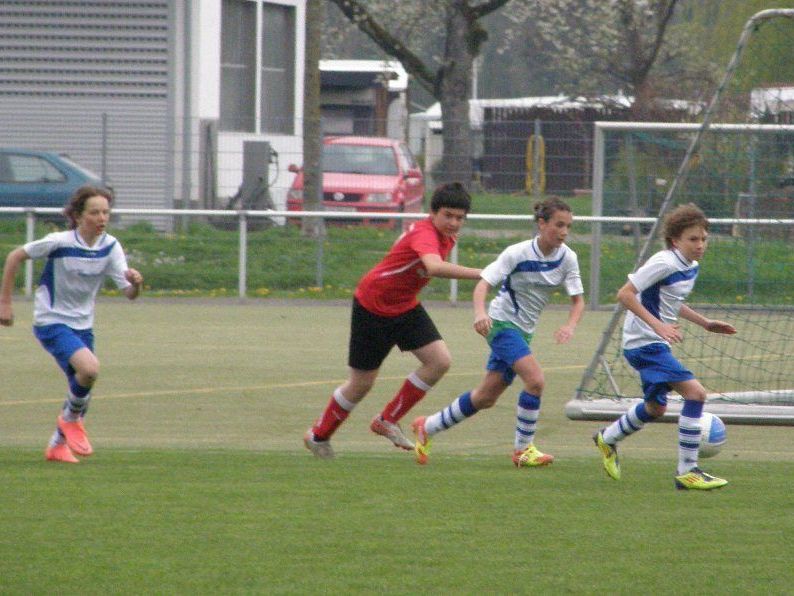 Die jungen Auer (in weiß-blau) unterlagen Viktoria Bregenz. Die jungen Auer (in weiß-blau) unterlagen Viktoria Bregenz.