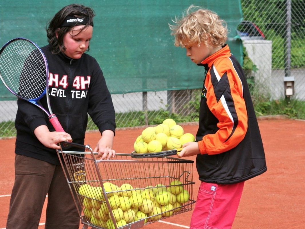 "Im Schüler- und Jugendalter ist der Sport auch so etwas wie Lebensschule", ist Obmann Pepi Entner überzeugt. "Im Schüler- und Jugendalter ist der Sport auch so etwas wie Lebensschule", ist Obmann Pepi Entner überzeugt.