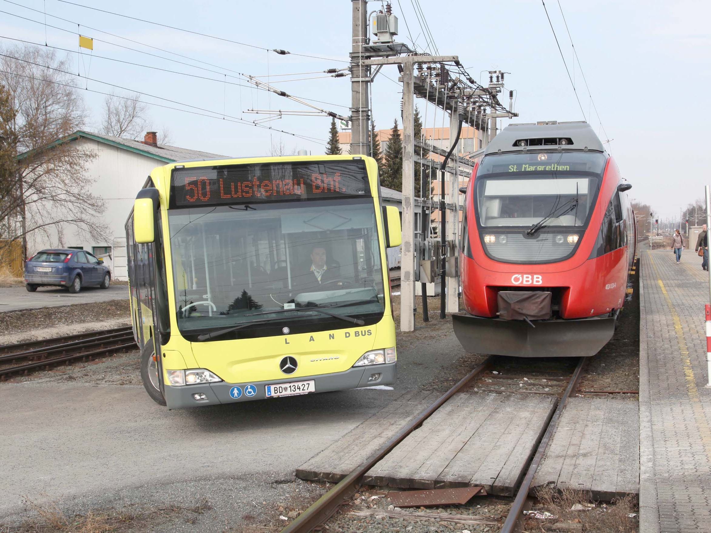 Mit Bahn und Bus der Spritpreisfalle entkommen. Das ist am 25. April Thema in Höchst. Mit Bahn und Bus der Spritpreisfalle entkommen. Das ist am 25. April Thema in Höchst.