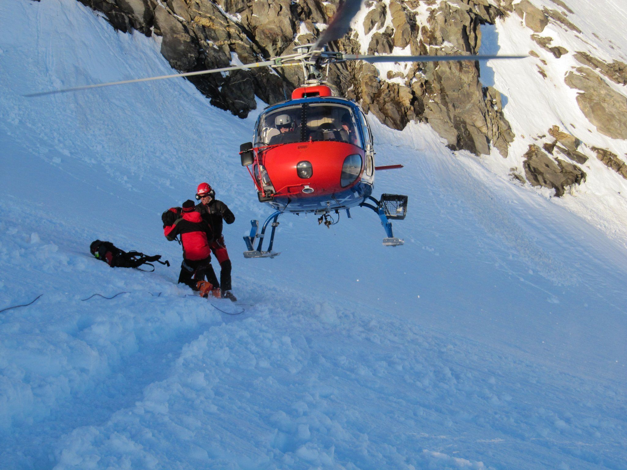 Ein Bergretter verstarb nach dem Flugunfall. Ein Bergretter verstarb nach dem Flugunfall.