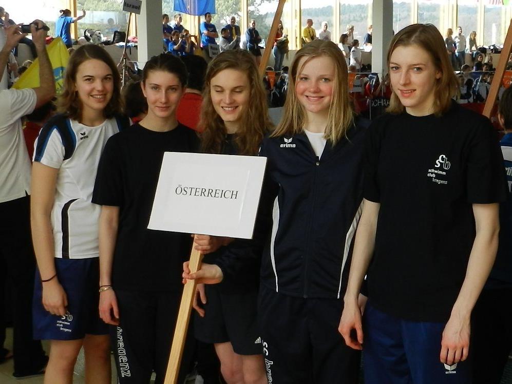 Team Österreich: Magdalena, Nena, Betreuerin Chiara, Johanna und Vera-Maria