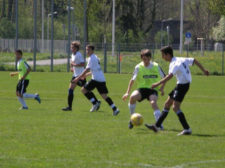 Nichts zu holen gab es für die Rätia U15-Kicker (weiße Leibchen) in Bregenz.