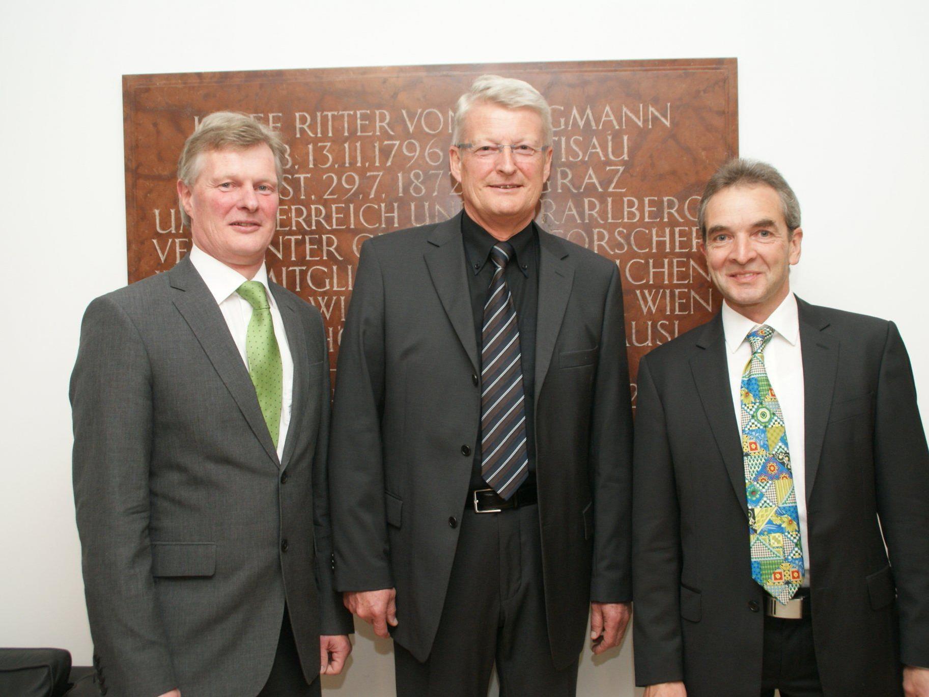 (von li. nach re.) Klaus Schwarz, Konrad Schwarz und Vizebürgermeister Josef Maurer.