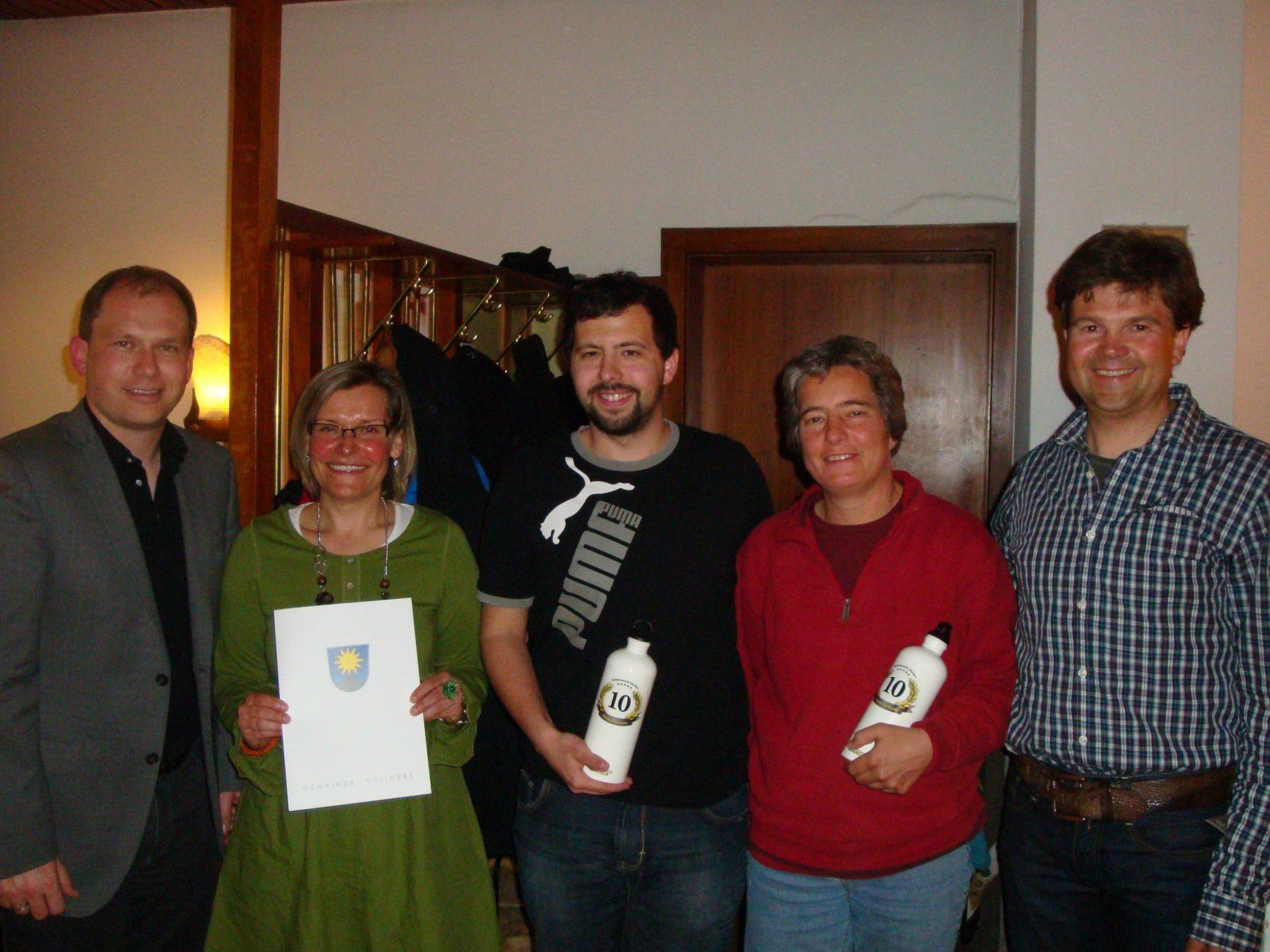 Bürgermeister Peter Neier mit den Jubilaren Bürgermeister Peter Neier mit den Jubilaren