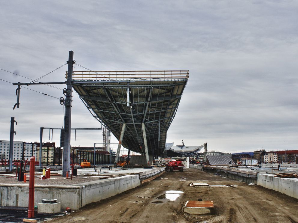 Deutlich fröhlicher als die Baustelle an sich wird das Sommerfest am 21. April! Deutlich fröhlicher als die Baustelle an sich wird das Sommerfest am 21. April!