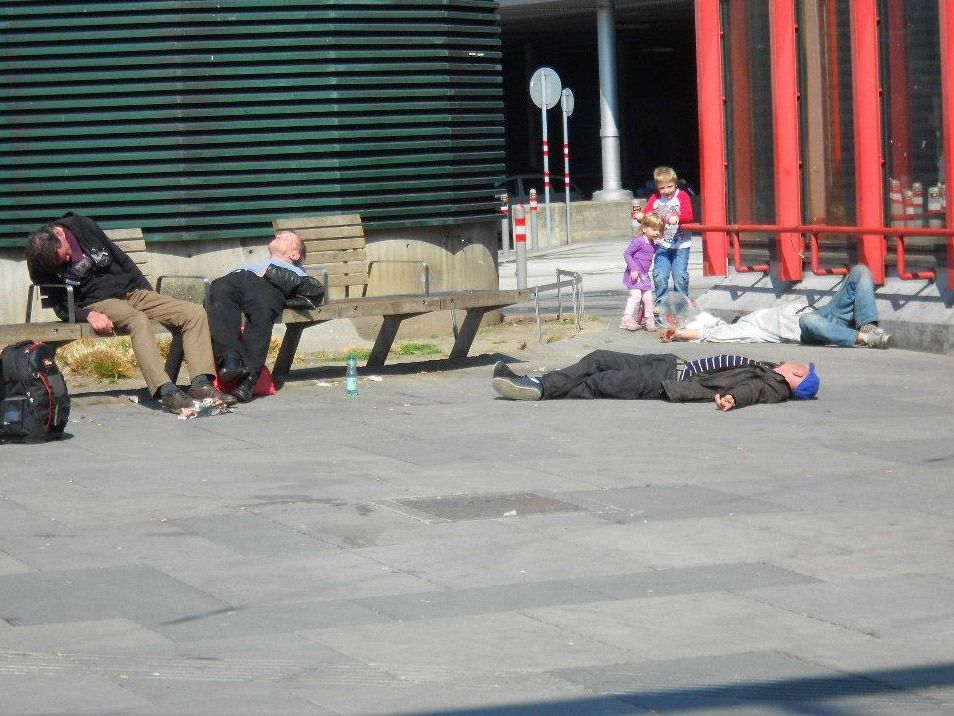Die Anzahl der Obdachlosen und Drogensüchtigen am Praterstern steigt wieder Die Anzahl der Obdachlosen und Drogensüchtigen am Praterstern steigt wieder
