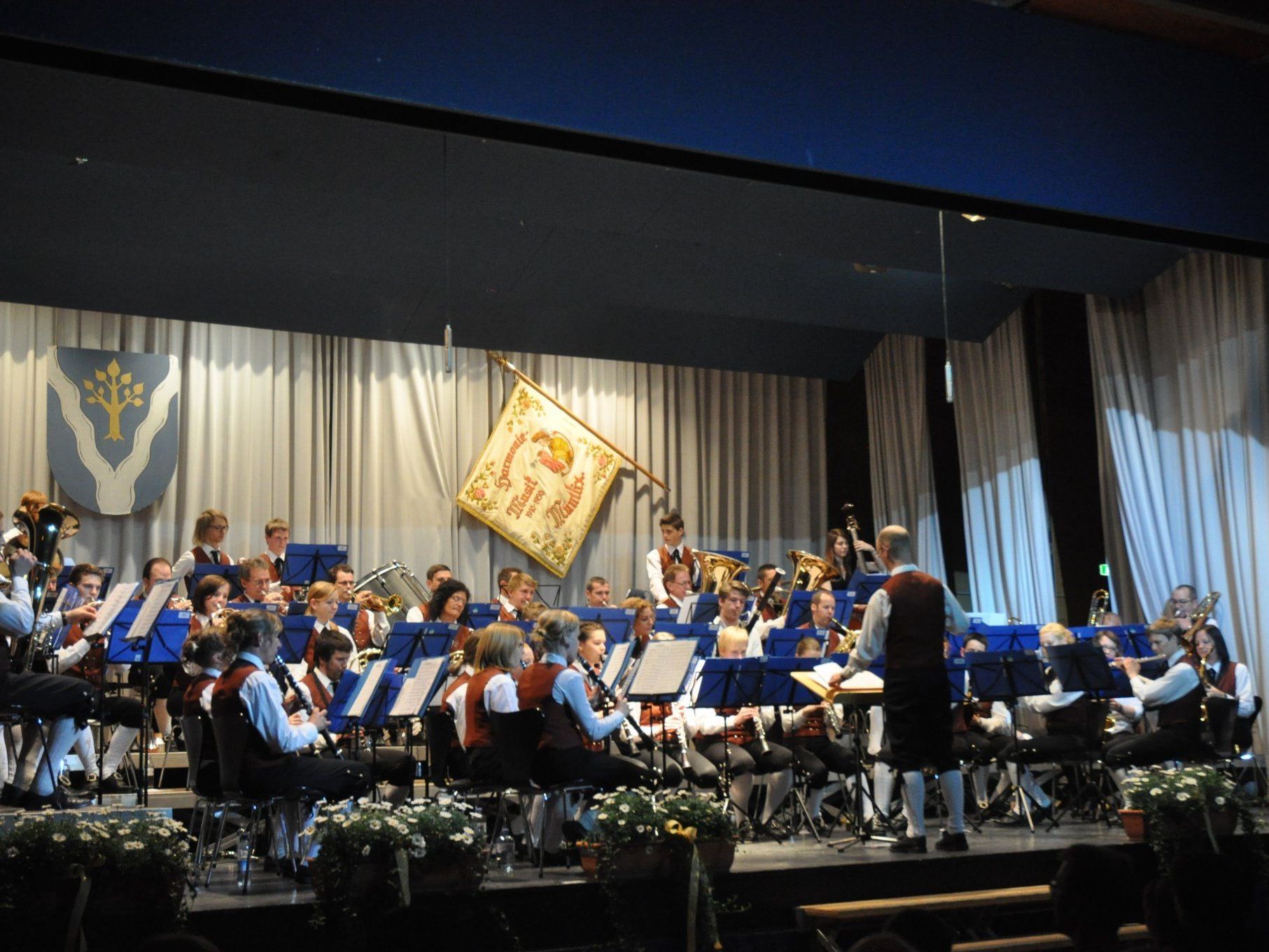 Boten ein begeisterndes Frühjahrskonzert Harmoniemusik Muntlix Boten ein begeisterndes Frühjahrskonzert Harmoniemusik Muntlix