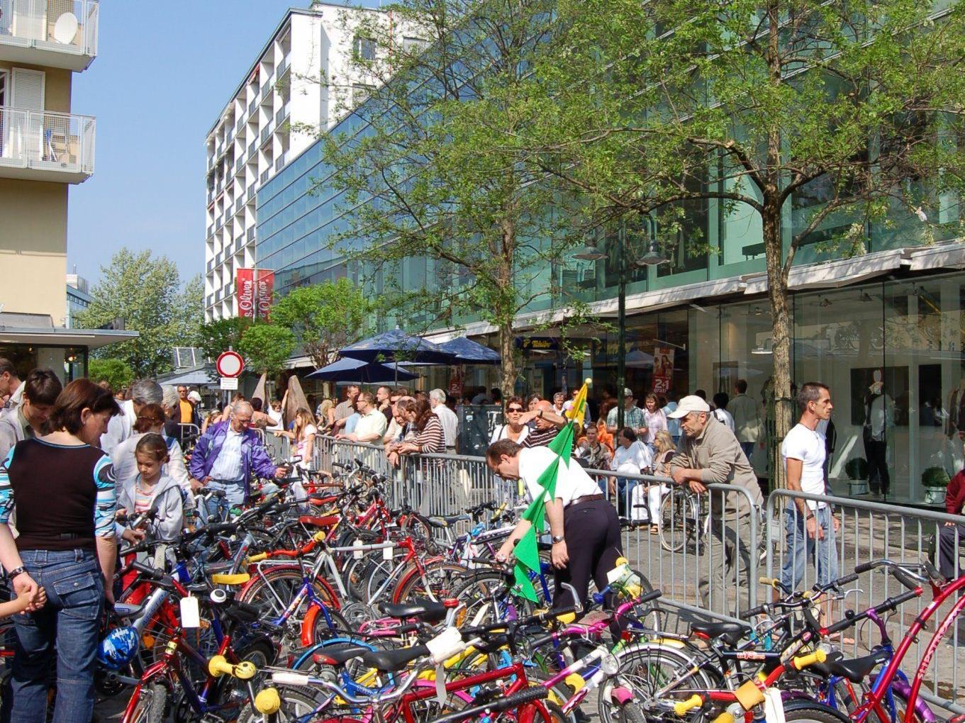 Die Fahrräder werden für die Mobilität der Jugendlichen während des Austauschs benötigt.