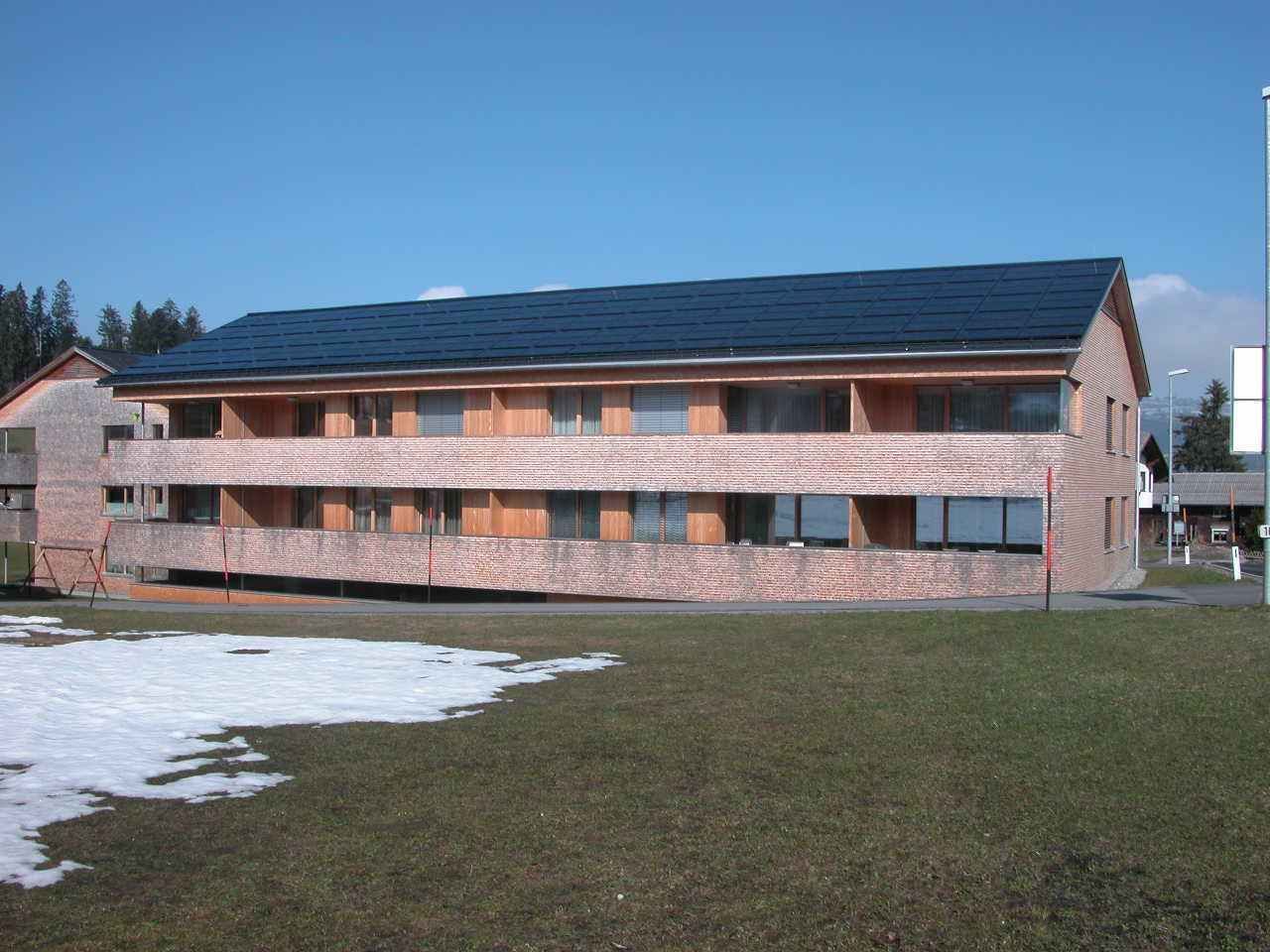 Eigene Kraftwerke am Hausdach erfreuen sich wachsender Beliebtheit. Eigene Kraftwerke am Hausdach erfreuen sich wachsender Beliebtheit.