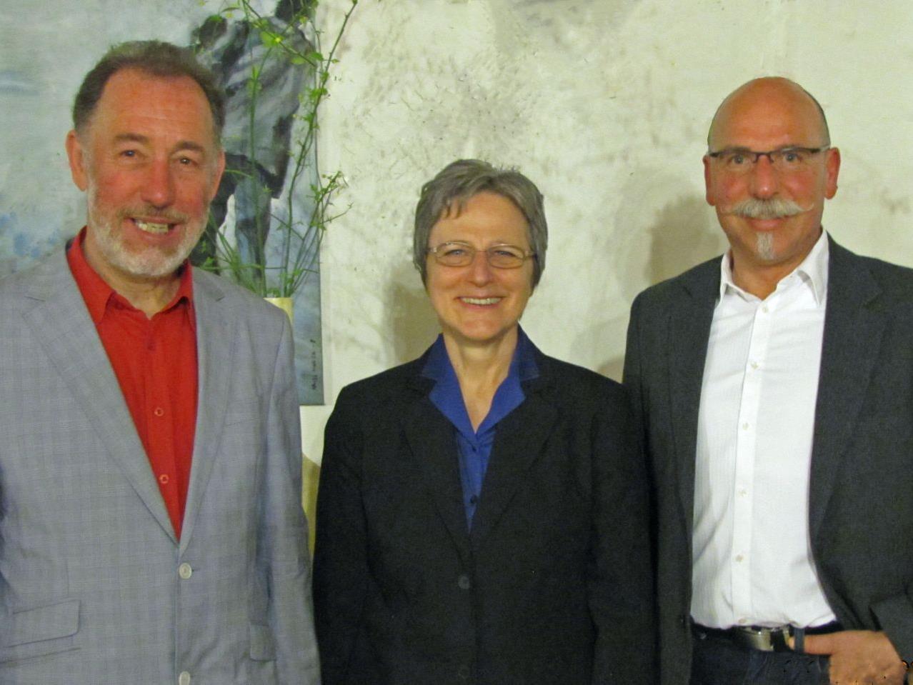 (v.l.) Dr. Franz Josef Köb, Pflegeleiterin Sr. Johanna Spildenner und Vorstandsmitglied Bruno Fleisch.